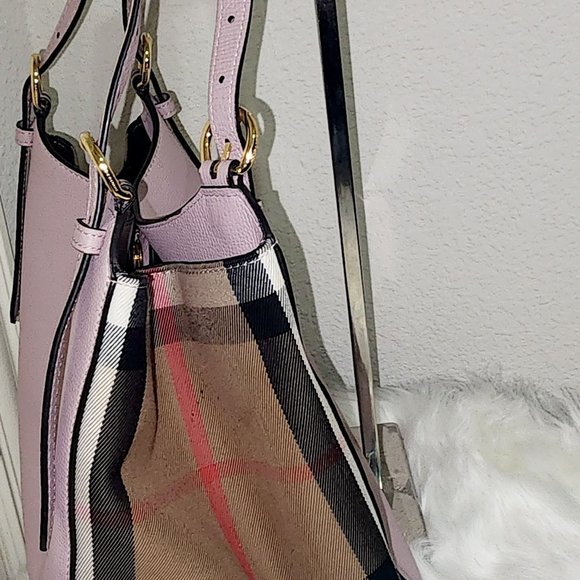 Burberry tote - Picture 1 of 3